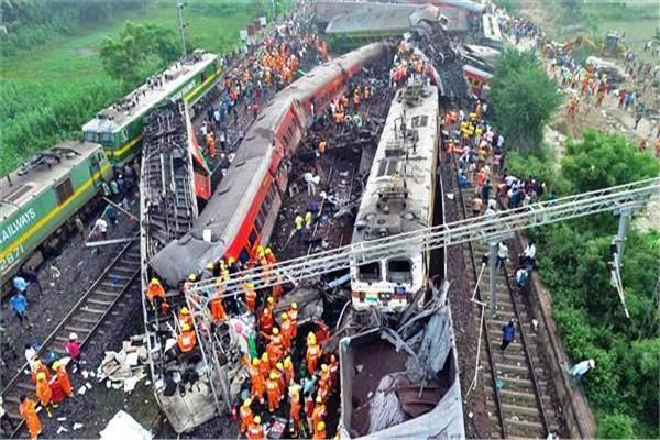 ارتفاع حصيلة قتلى حادث تصادم 3 قطارات في الهند إلى 290 قتيلا