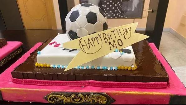 شاهد.. اتحاد الكرة ولاعبو منتخب مصر يحتفلون بعيد ميلاد محمد صلاح