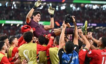 لاعبو منتخب المغرب يحتفلون بجائزة بونو