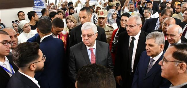  وزير التعليم العالي يتفقد جامعة الإسماعيلية الجديدة الأهلية