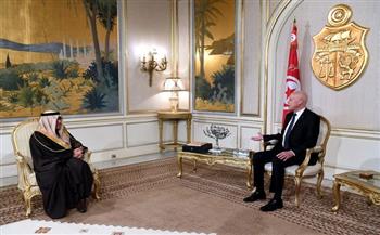   الرئيس التونسي يستقبل رئيس المنظمة العربية للسياحة