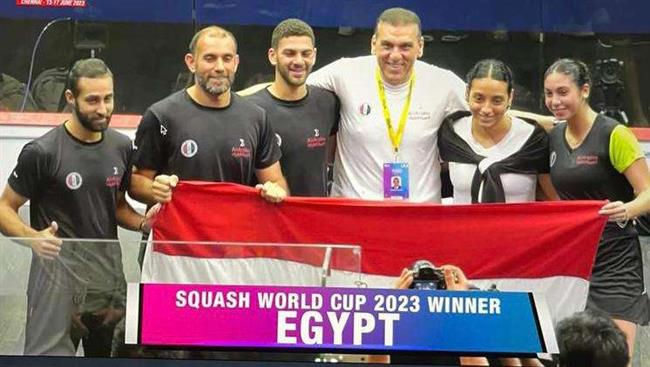 منتخب مصر للاسكواش يعود إلى أرض الوطن بعد التتويج بلقب كأس العالم
