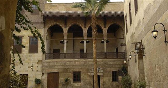 سينوغرافيا العرض المسرحي في الأماكن الأثرية بقصر "الأمير طاز"