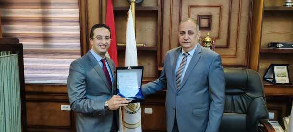 رئيس محكمة كفرالشيخ الابتدائية يكرم القاضي الدكتور بهاء أبومحمد كأحد القضاة المتميزين