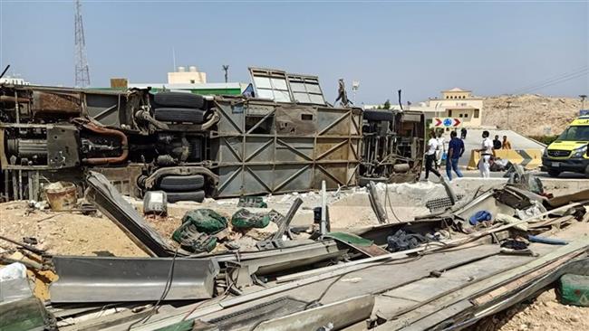 المعاينة: انفجار إطار أتوبيس وراء مصرع وإصابة 3 عمال أعلى الطريق بحدائق أكتوبر