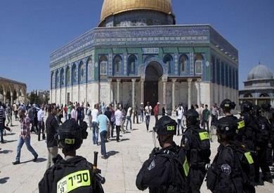 مستوطنون إسرائيليون يقتحمون المسجد الأقصى بحماية شرطة الاحتلال