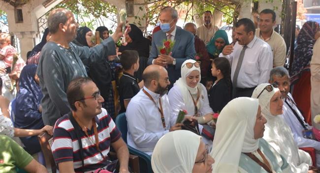 محافظ القليوبية يودع الفوج الثاني من حجاج الجمعيات قبل سفرهم لبيت الله الحرام 