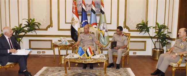 وزير الدفاع يلتقي الممثل الأعلى للسياسة الخارجية والأمنية ونائب رئيس مفوضية الاتحاد الأوروبى