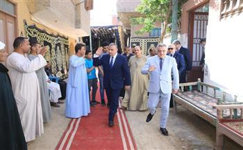 "الفقي" يؤدي واجب العزاء في وفاة والدة "رئيس جامعة سوهاج" 
