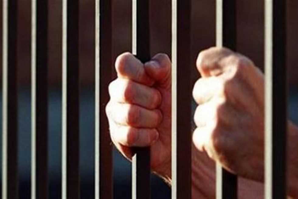 حبس عاطل ١٥ عام وتغريمة ٢٠٠ ألف جنية للإتجار في الهيروين