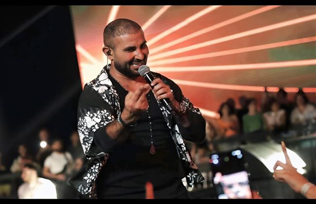 أحمد سعد يعود برقصة جديدة في كليب "الفلوس" بعد تريند "سايرينا يا دنيا"