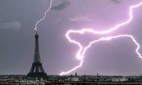   عواصف رعدية عنيفة تجتاح عدة مناطق فى فرنسا