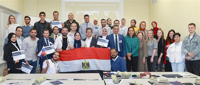 عاشور يستعرض نتائج "البرنامج التدريبى فى مجال الاستخدامات السلمية للعلوم النووية"