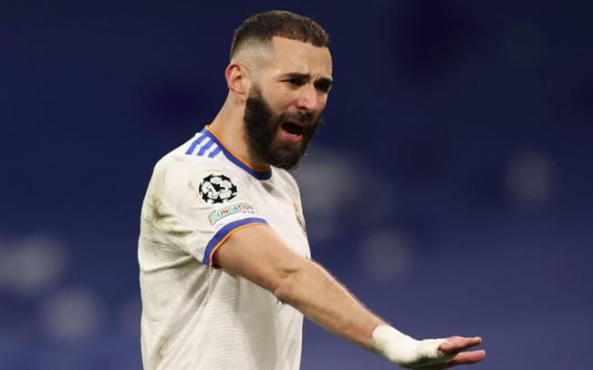 ريال مدريد يضع خطة تدعيم هجومه تحسبًا لرحيل بنزيما