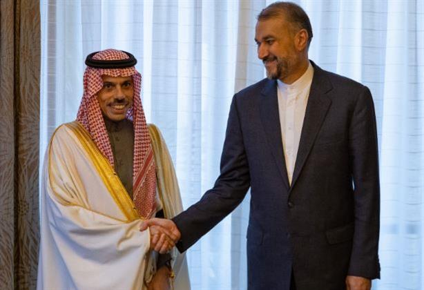 وزيرا خارجية السعودية وإيران يبحثان سبل تعزيز العلاقات على هامش اجتماع «بريكس»