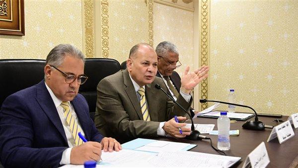 محافظ أسيوط يستعرض جهود المحافظة في منظومة النظافة والتطوير 