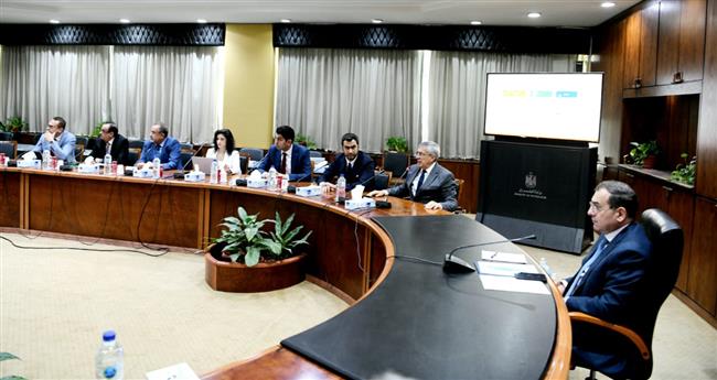 مباحثات مشتركة بين وزير البترول ووفد شركة "ارسيلور ميتال" السعودية