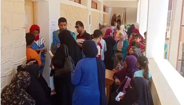 جامعة قناة السويس: الكشف الطبي على 695 حالة بقرية العمدة بالجناين ضمن "حياة كريمة"