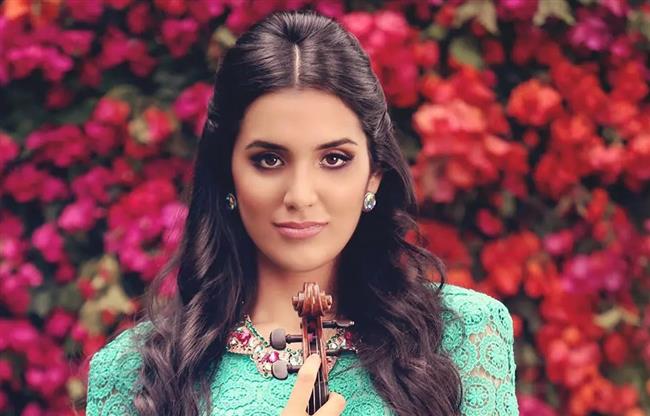 "فيولينة" عائشة سيد تعزف الفصول الأربعة في ظهورها الأول بمصر