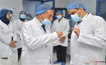 رئيس هيئة الدواء يقوم بزيارة تفقدية لمصنع أوبتالاين للمستلزمات الطبية