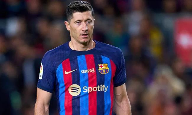 ليفاندوفسكي نجم برشلونة: سأعتزل قريبا