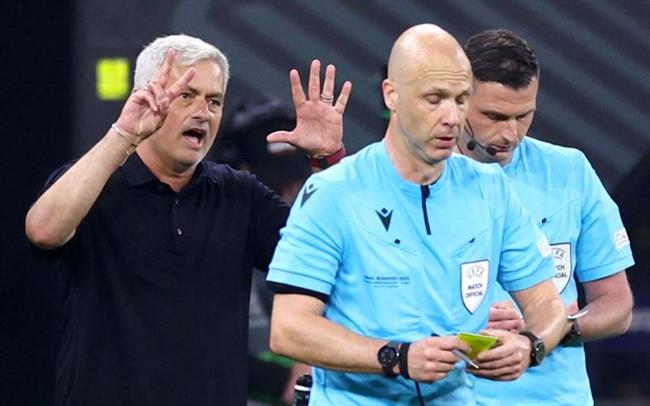 الاتحاد الأوروبي يعاقب مورينيو وروما
