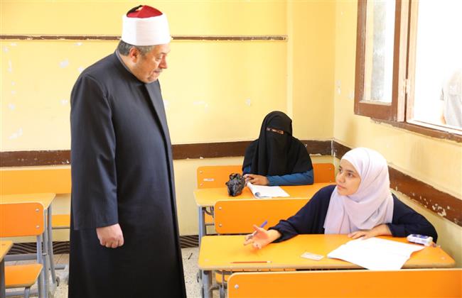 رئيس قطاع المعاهد الأزهرية يتفقد امتحانات الشهادة الثانوية الأزهرية للقسم الأدبي