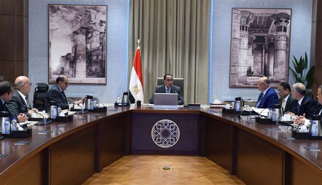رئيس الوزراء يستعرض التصورات المقترحة لتطوير المنطقة المحيطة بمحطة سكك حديد مصر