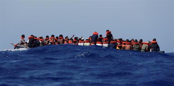 توقعات لوفاة أكثر من 30 مهاجرا بعد غرق زورق متجه لجزر الكناري الإسبانية