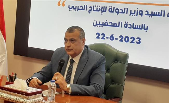 وزير الانتاج الحربى يجتمع بالصحفيين للحديث عن التحديات التي تواجه القطاع الصناعى