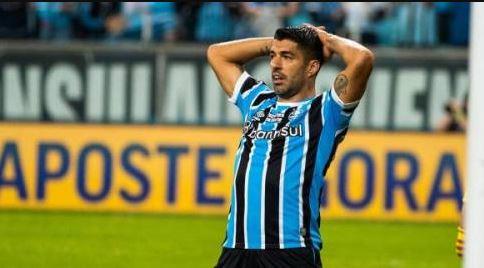 سواريز يفكر في تركيب طرف صناعي