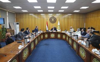   وزير العمل يلتقي ممثلي المبادرة الوطنية لتطوير الصناعة المصرية «ابدأ»