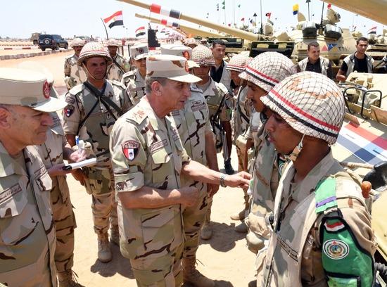 الفريق أول محمـد زكي يشهد إجراءات تفتيش الحرب لأحد تشكيلات الجيش الثاني الميداني