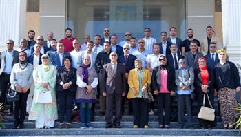   محافظ الإسكندرية يلتقي عددا من ممثلي المجتمع المدني لجروبات "الواتس آب" الخدمية