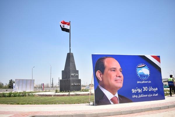 نائب رئيس هيئة المجتمعات العمرانية يفتتح أحدث الميادين بمدينة الشروق 