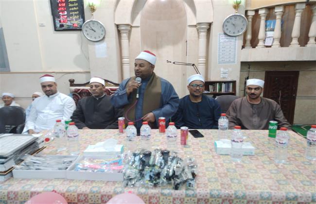 مسجد "ابن دقيق العيد" بقوص يكرم أكثر من 200 حافظ للقرآن الكريم 