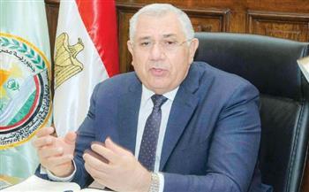 وزير الزراعة يتفقد منافذ الوزارة.. ويوجه بتوفير السلع بالأسعار المخفضة للمواطنين