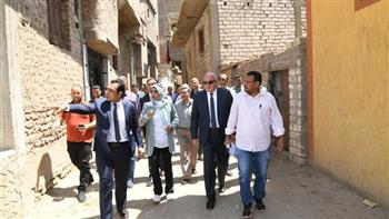 محافظ قنا يتفقد موقع الكورنيش الجديد غرب المدينة 