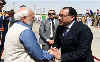   مدبولي يستقبل رئيس الوزراء الهندي بمطار القاهرة.. صور