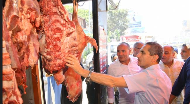محافظ الغربية يتفقد منافذ بيع اللحوم المدعمة.. وإقبال للمواطنين