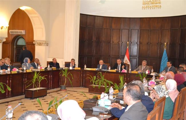 مجلس جامعة الإسكندرية يشكل لجنة لدعم الطلاب المتفوقين من "غير القادرين" للدراسة بالبرامج الدولية