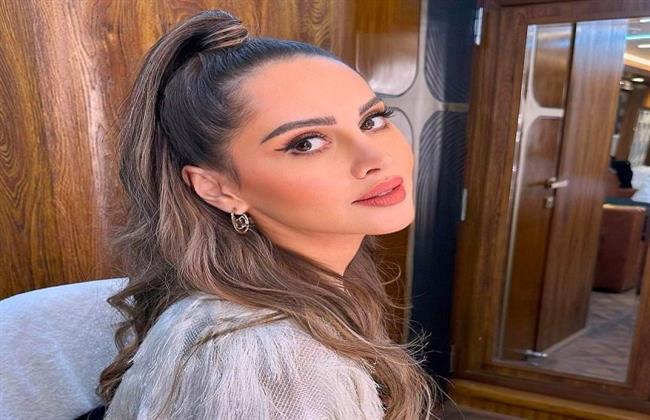 ياسمين رئيس في شوارع القاهرة بحثا عن "الفستان الأبيض"