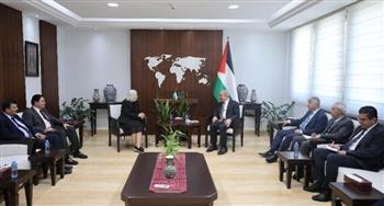   الرئيس الفلسطيني يستقبل وفدا من الجامعة العربية