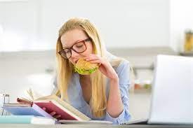   لطلاب الثانوية العامة.. نظام غذائي يزيد من التركيز 