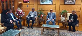 رئيس جامعة أسيوط يستقبل نقيب التمريض لبحث التعاون المشترك وسد العجز داخل المستشفيات الجامعية