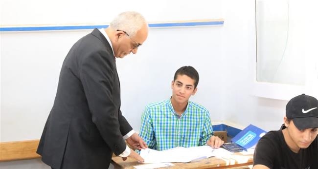 وزير التعليم ومحافظ السويس يتفقدان لجان امتحانات الثانوية العامة بالمحافظة