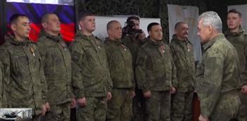   في أول ظهور منذ التمرد.. وزير الدفاع الروسي يتفقد قواته بأوكرانيا