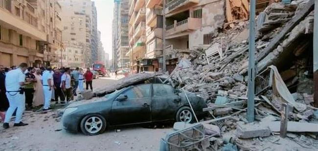 انهيار عقار من 13 طابقا بالإسكندرية.. صور
