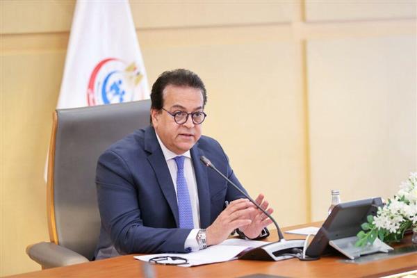 وزير الصحة يوجه برفع حالة الاستعداد في مستشفيات الإسكندرية لاستقبال أي إصابات من عقار ميامي المنهار