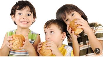   دراسة: العادات الغذائية السيئة تؤثر على نمو الأطفال 